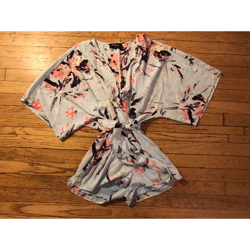 Stylish belted romper with flared arms